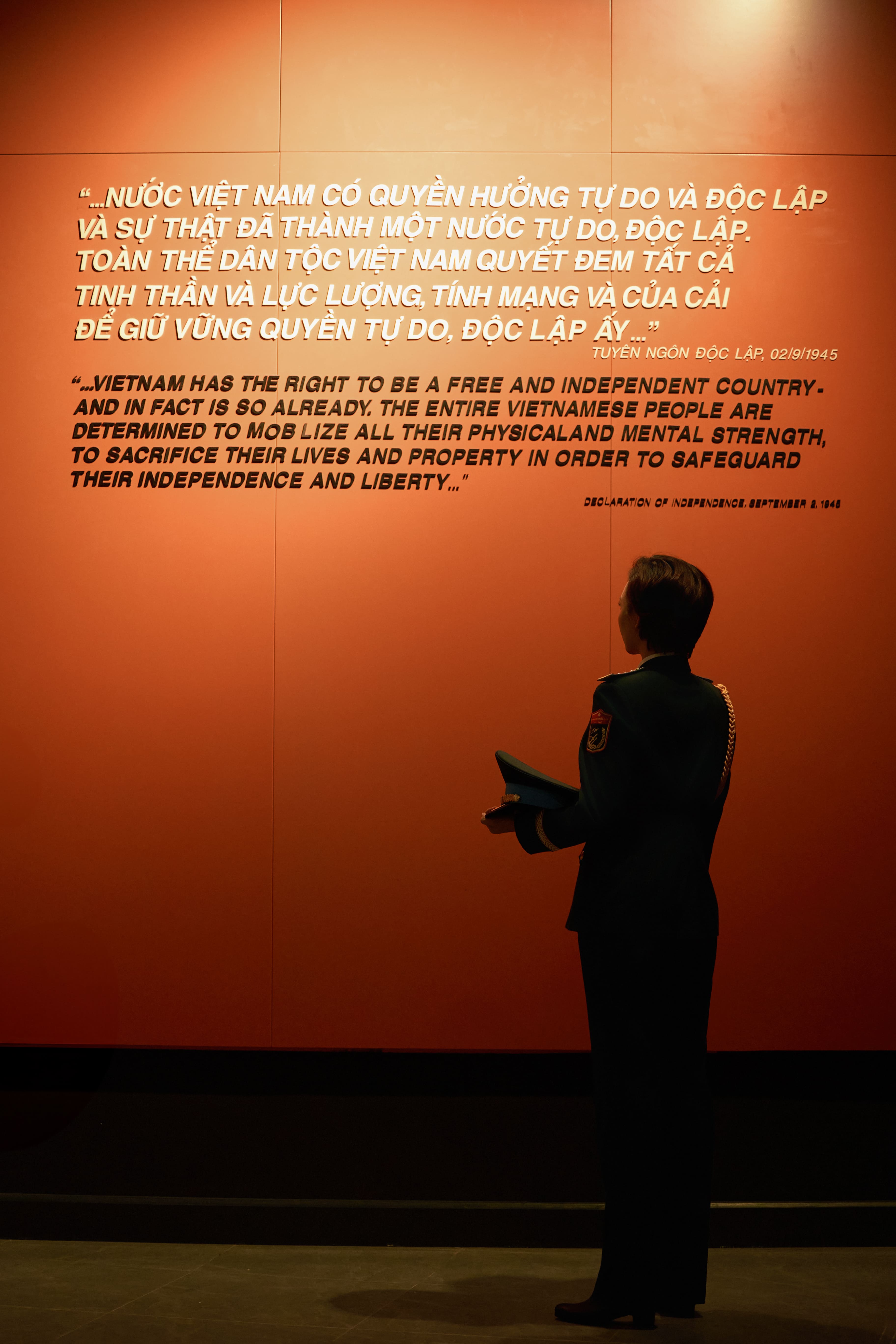 frontend/img/gallery/anh-tet-yem-ao-dai/tracy-sudio-chup-quan-phuc (7).jpg